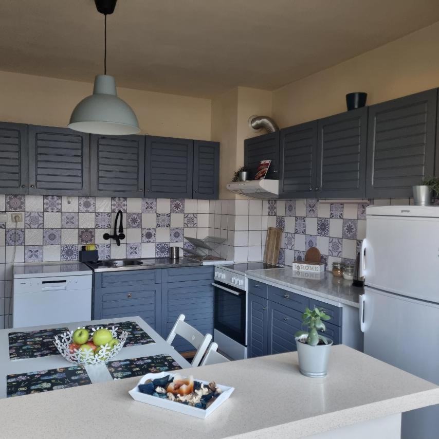 Spacious 3 Bedroom Apartment, Close To Metro Station Sofia Exterior photo